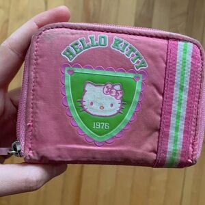 Hello kitty vintage wallet with zipper and id pocket